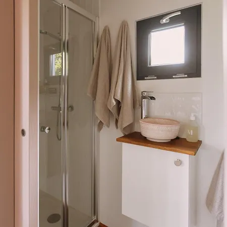 The Piggery - Luxe Hut Retreat * Levaré