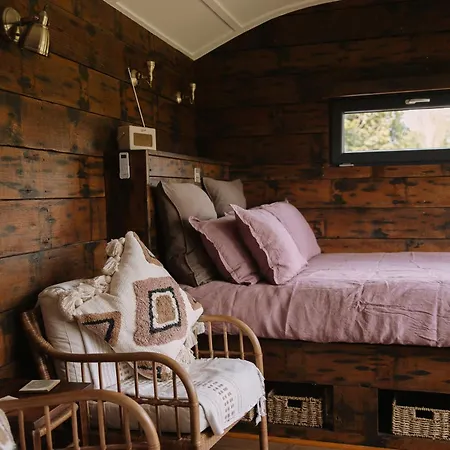 The Piggery - Luxe Hut Retreat Levaré