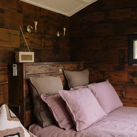 The Piggery - Luxe Hut Retreat *